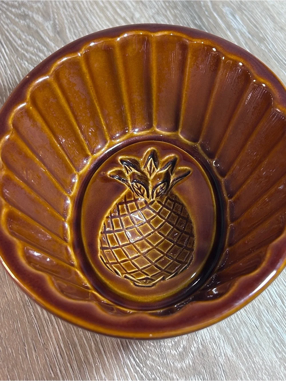 🍮 Williams Sonoma Brown Ceramic Pineapple Mold / Decorative Wall Hanging Bowl
